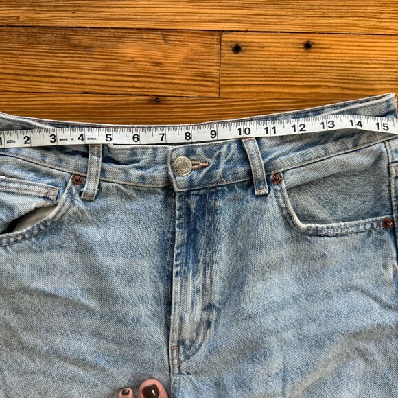 Zara High Rise Ripped Light Wash Jean - Picture 4 of 5